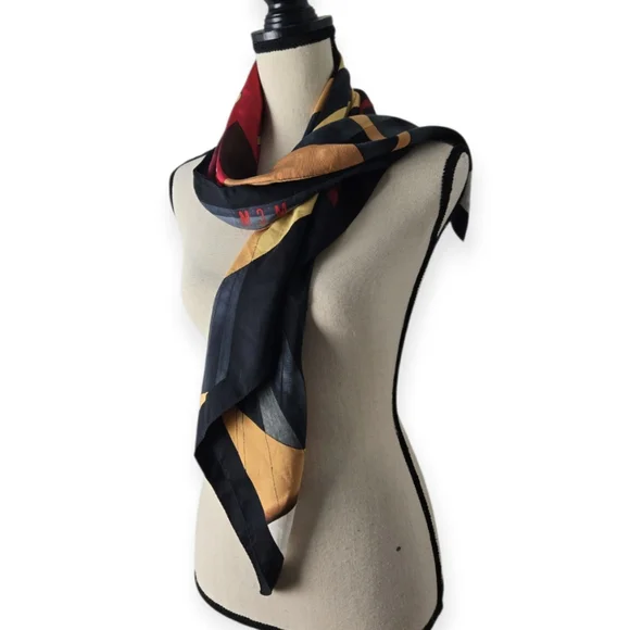 Vintage Metropolitan Museum Of Art "I Saw the Figure 5" Silk Scarf - Picture 6 of 12